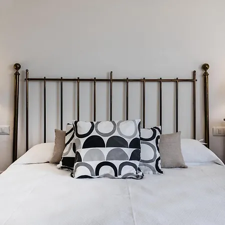 Aquila Giardino * Is Molas